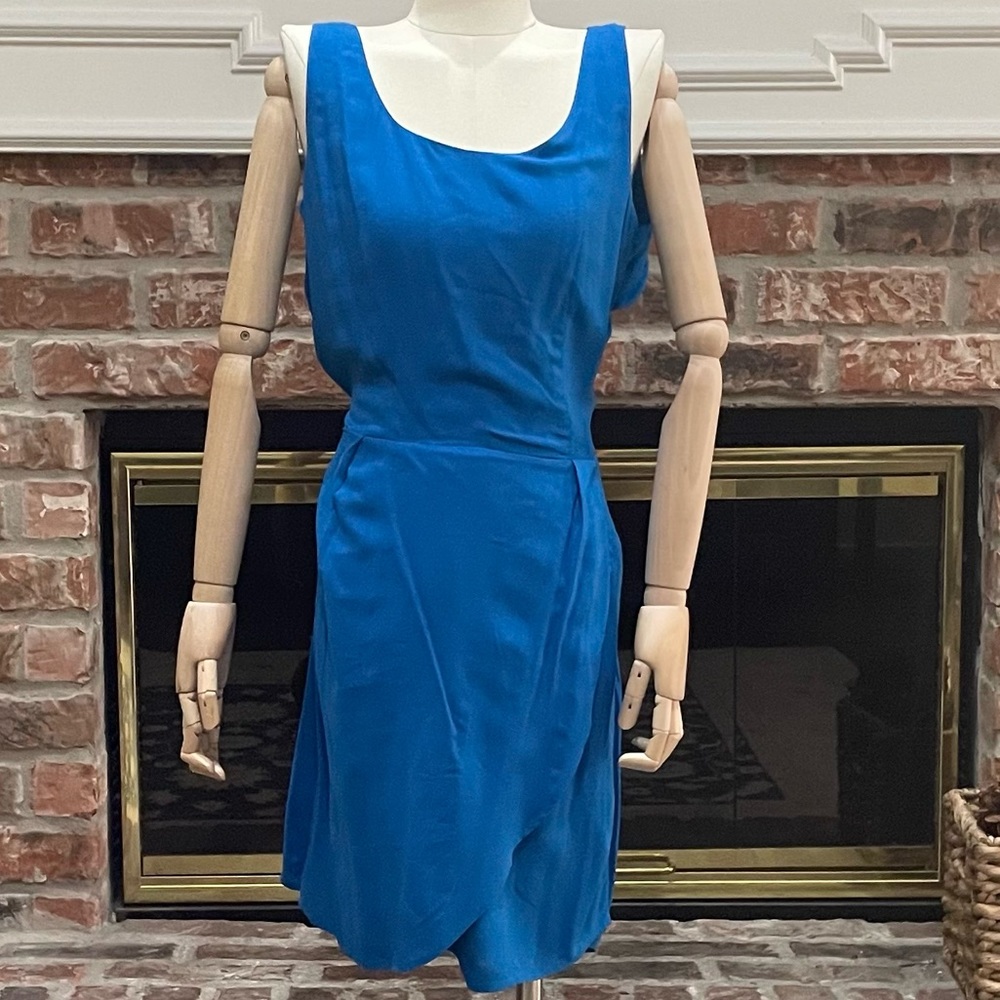 Jack blue dress w/ butterfly cutout design in the back / 4 / Excellent condition